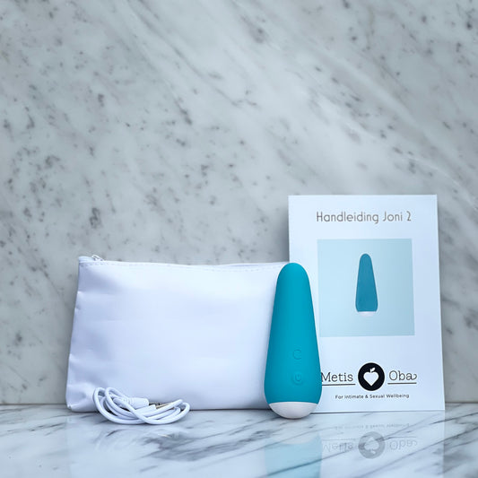 Close-up detail van de Joni Massager met focus op het zachte materiaal en bedieningsknoppen