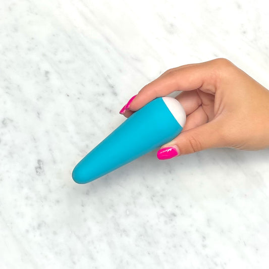 Joni Massager van De Paarse Keizerin in vooraanzicht, compact ergonomisch ontwerp met zachte textuur