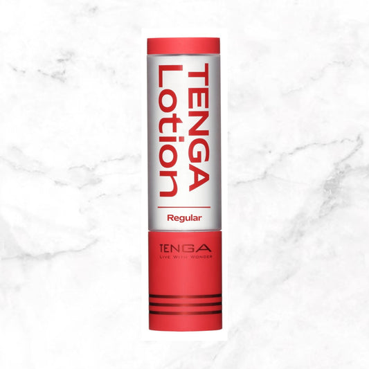 Tenga Lotion Regular glijmiddel fles van 170 ml op witte achtergrond, transparante verpakking met zwart label
