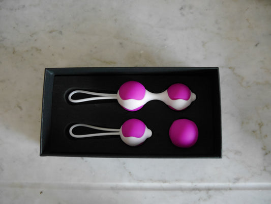 Bekkenbodemballenset in zwarte geschenkdoos – enkele en dubbele ben-wa ballen