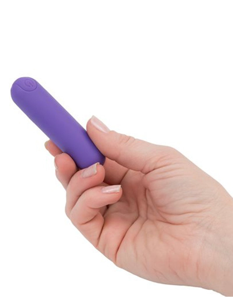 Zijaanzicht van oplaadbare bullet vibrator met bedieningsknop en elegante paarse afwerking
