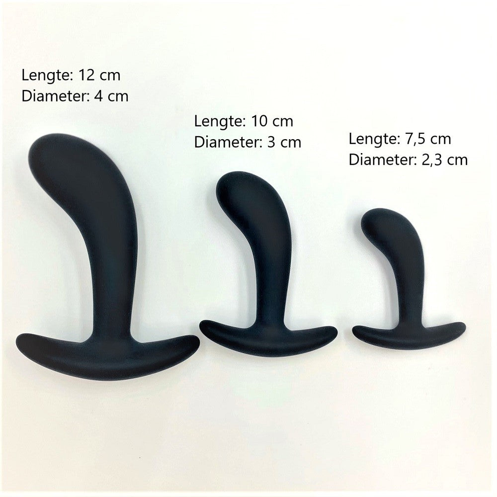 Zijaanzicht van de complete anale erotiek set met alle onderdelen zichtbaar