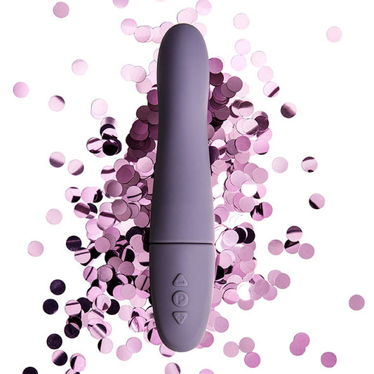 Classy vibrator van Tickler in paars, bovenaanzicht op roze confetti en witte achtergrond