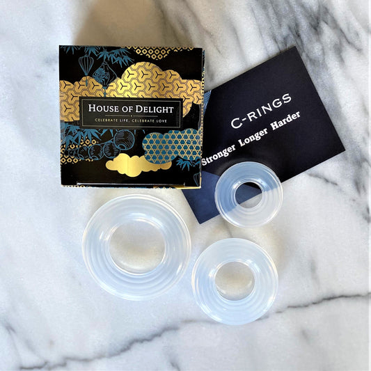 Basic cockring paars maat S getoond met bijbehorende accessoires