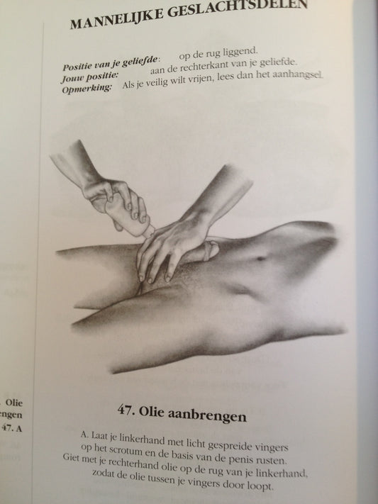 Massage instructieboek liggend op neutrale ondergrond met zachte schaduwval