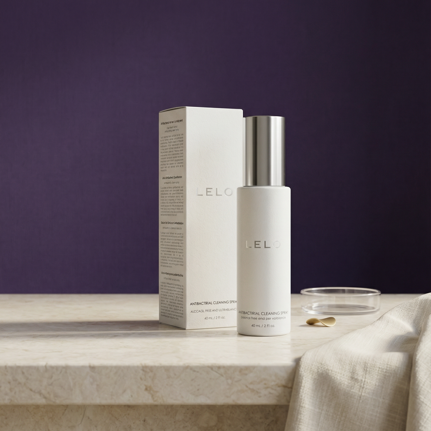 LELO reinigingsspray verpakking met productinformatie en gebruiksinstructies