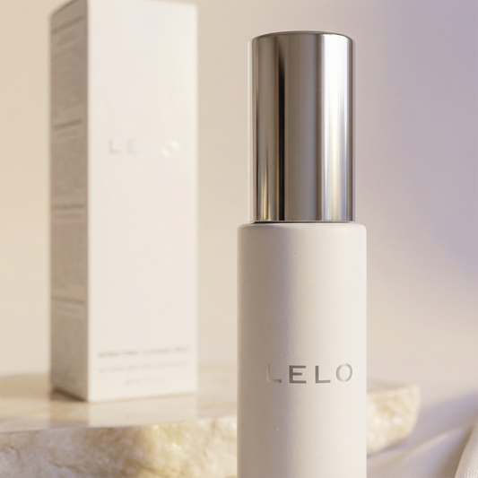 LELO antibacteriële spray achterkant fles met ingrediënten en gebruiksaanwijzing