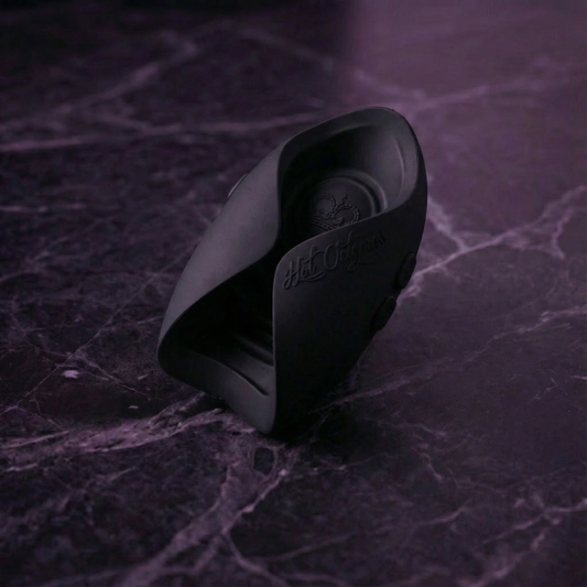 Zwarte Pulse Solo Essential van Octopuss, zijaanzicht met ergonomische vormgeving zichtbaar