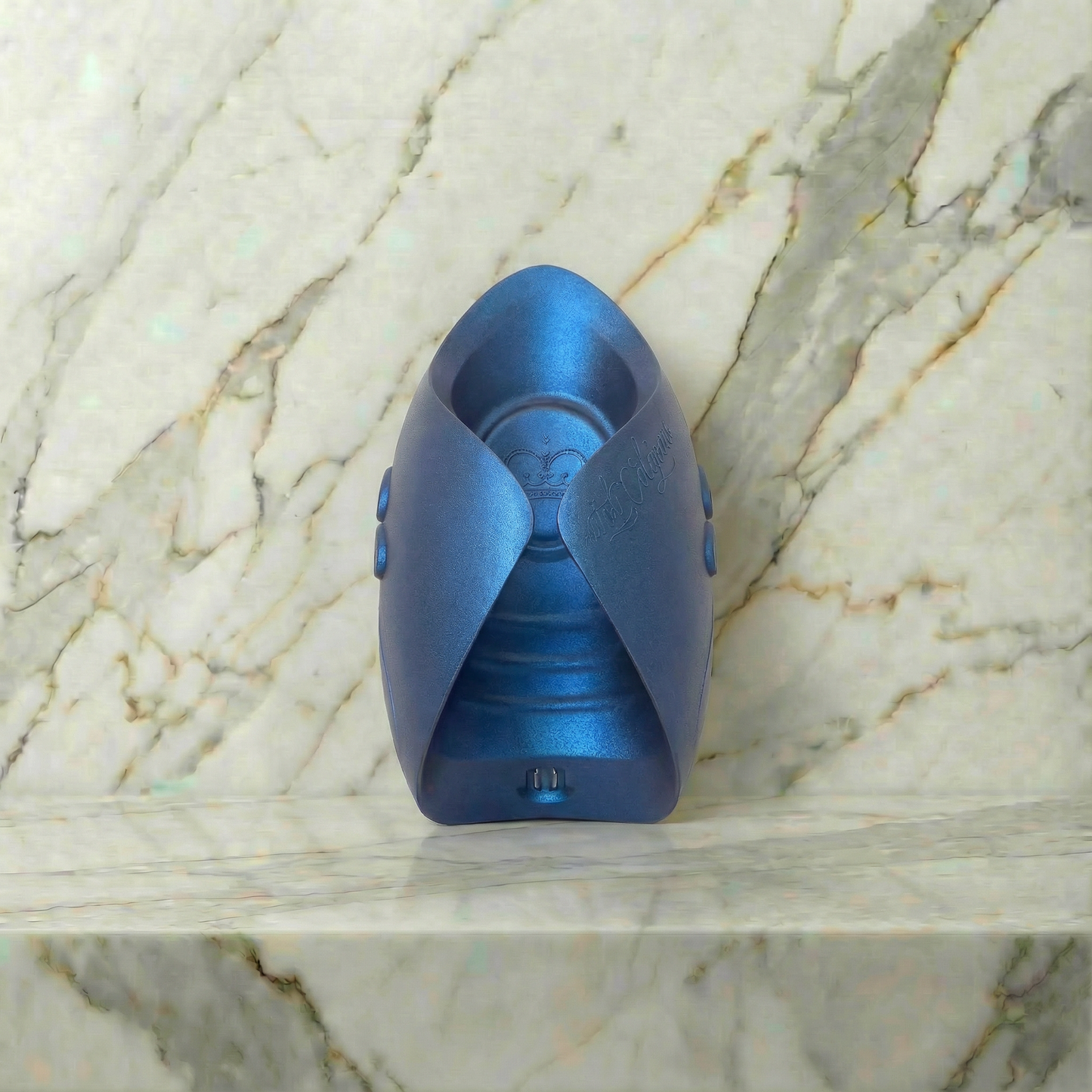 Close-up van bedieningsknoppen en textuur op zwarte Pulse Solo Essential stimulator