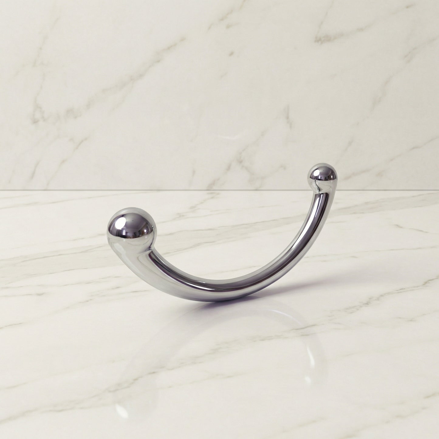 Joy wand metalen pleasure toy van De Paarse Keizerin op witte achtergrond