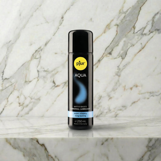 Pjur Aqua 100ml in originele verpakking met producthoes van De Paarse Keizerin