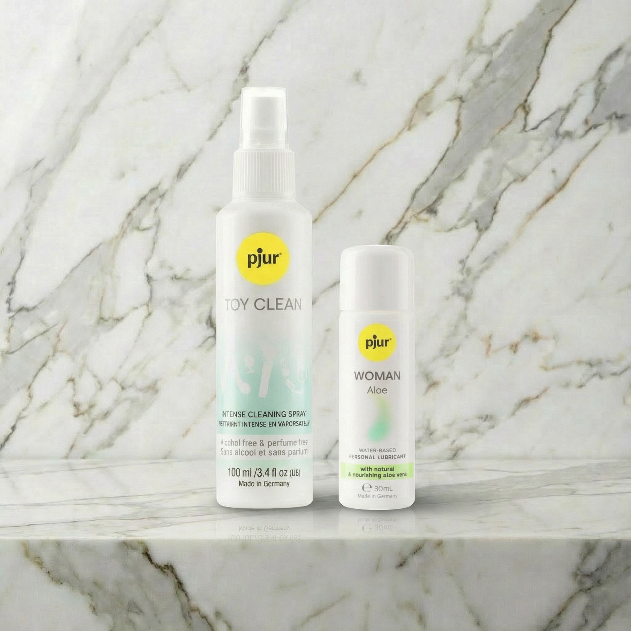 Pjur combiset met reiniger en glijmiddel van De Paarse Keizerin op witte achtergrond