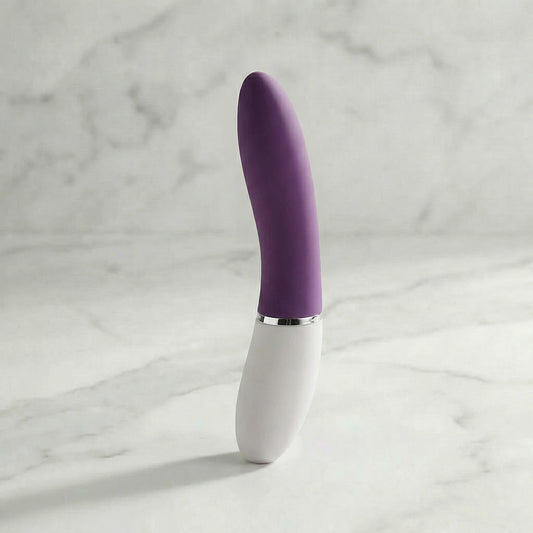 Lelo Liv 3 slanke vibrator in elegant design op witte achtergrond