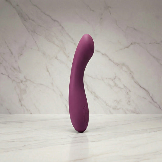 Svakom Amy 2 elegante vibrator vooraanzicht op witte achtergrond