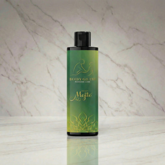 Bodygliss Mojito massage olie fles op witte achtergrond voor intimate wellness