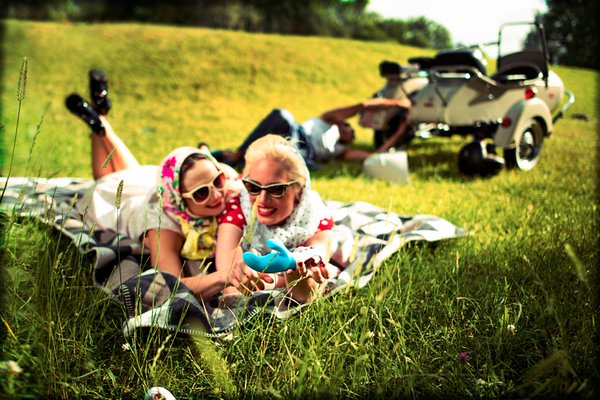 Overzicht zwarte Tarzan vibrator met alle onderdelen en handleiding