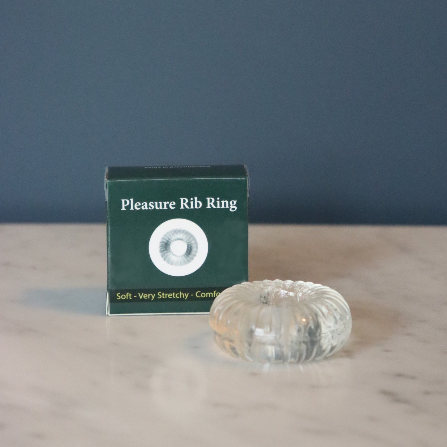 Discrete verpakking van De Paarse Keizerin Pleasure Rib Ring met productinformatie en handleiding