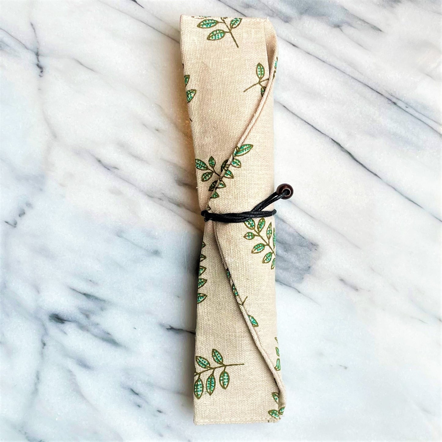 Elegante verpakking met rozenkwarts massage wand en accessoires