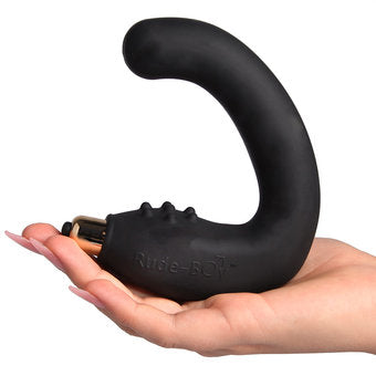 Zwarte gebogen prostaatmassager met goudkleurige accenten vastgehouden in open hand