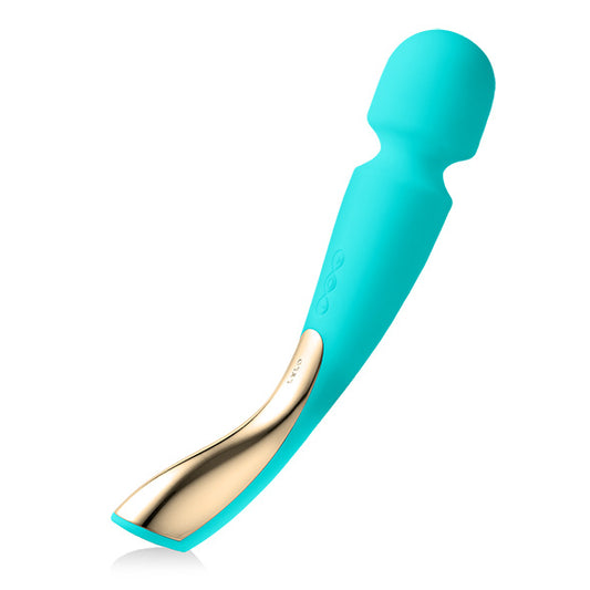 Lelo Smart Wand 2 Large in turquoise siliconen met gouden accenten, ergonomisch gebogen wandmassager