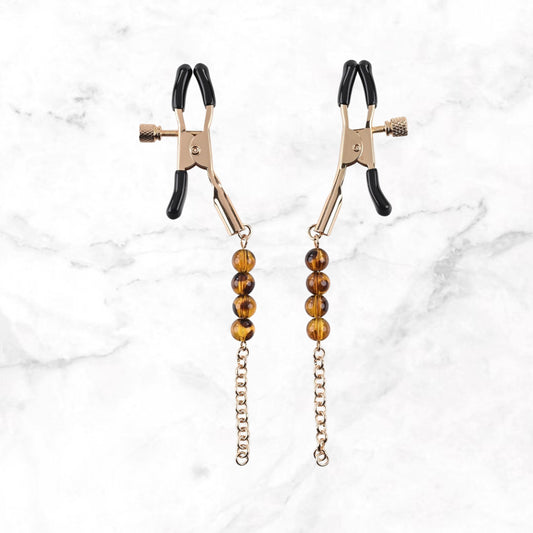 Goudkleurige verstelbare tepelklemmen met amberkleurige kralen en kettinkjes