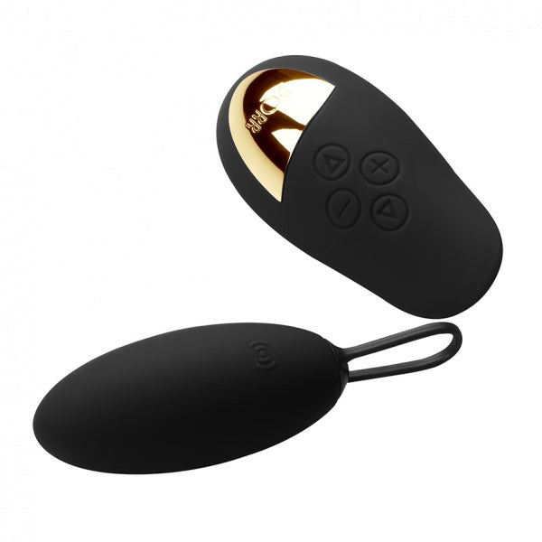 Paarse Spot vibrator met alle meegeleverde accessoires uitgestald op neutrale achtergrond